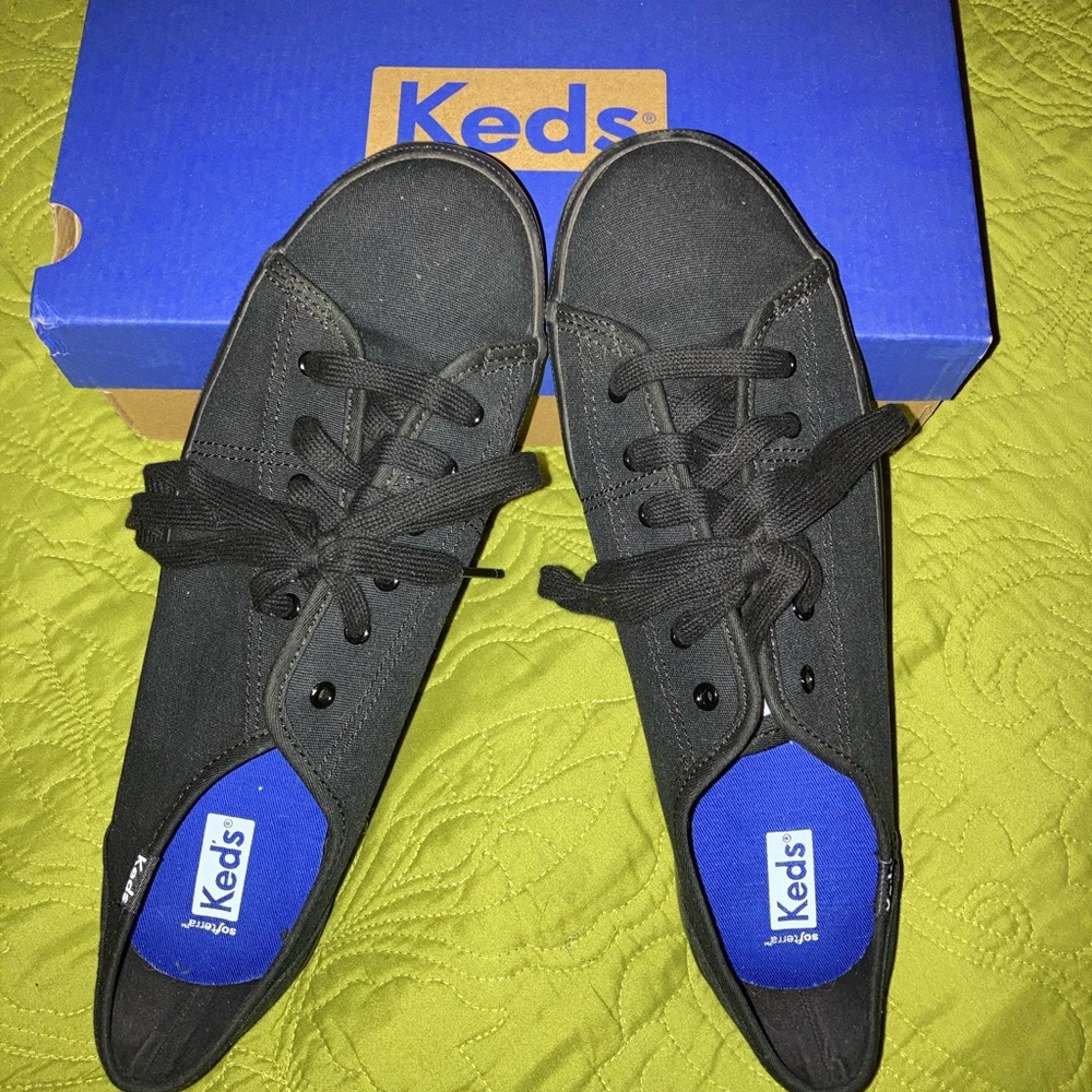 Keds Women's Kickstart Seasonal Solid Sneaker